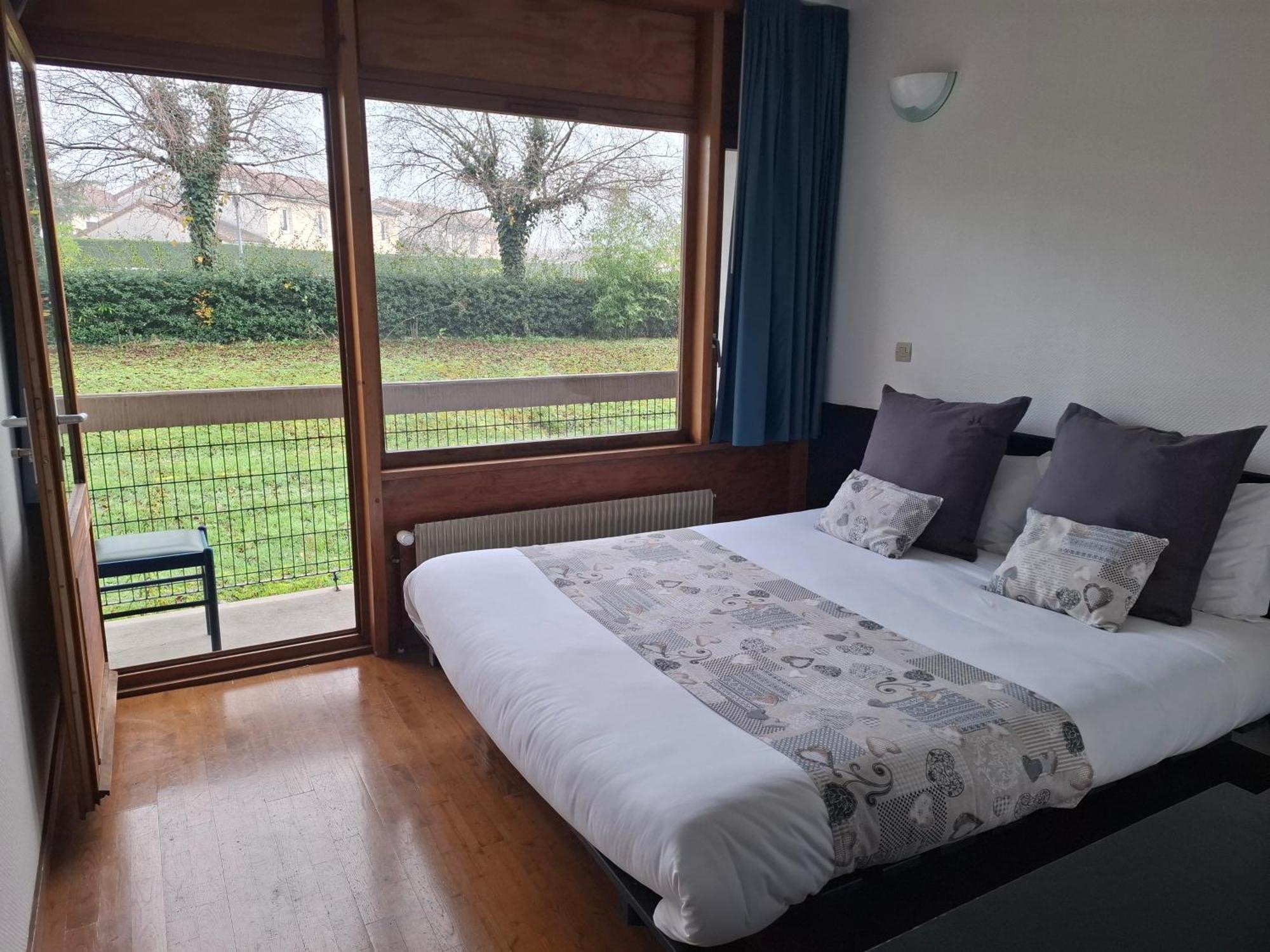Hotel Restaurant Cirius Montrond les Bains Bagian luar foto