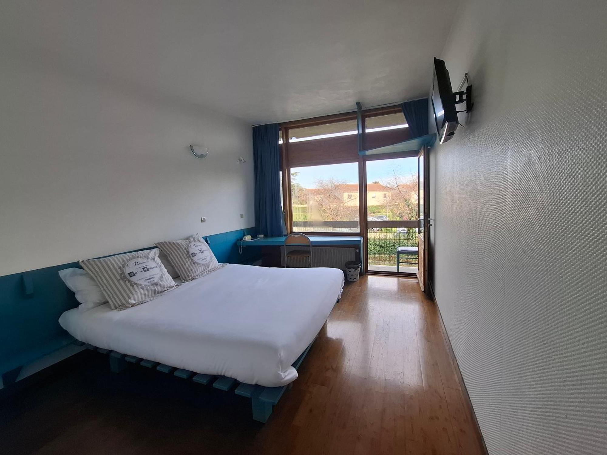 Hotel Restaurant Cirius Montrond les Bains Bagian luar foto