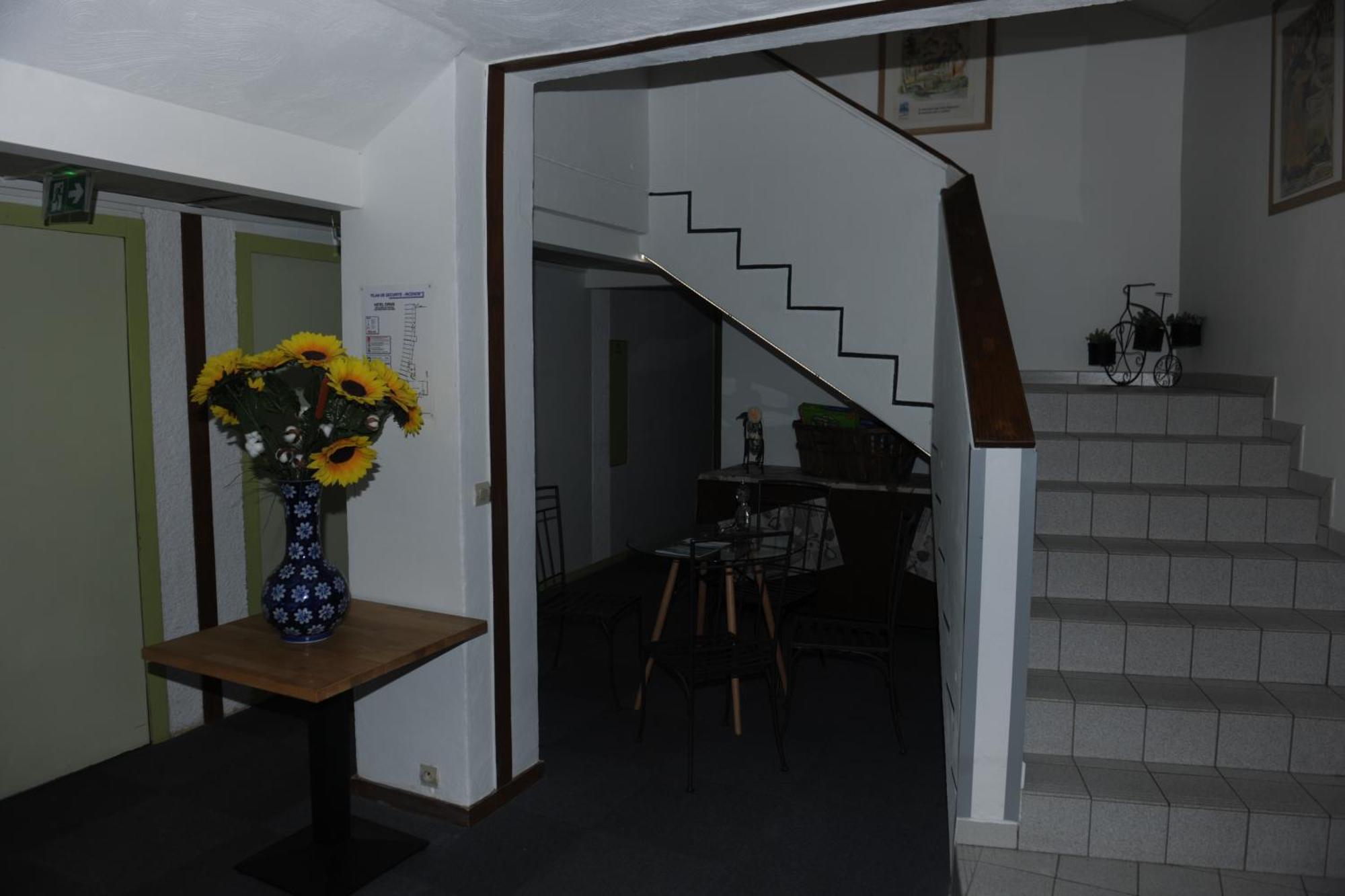 Hotel Restaurant Cirius Montrond les Bains Bagian luar foto