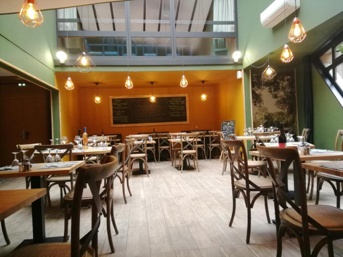 Hotel Restaurant Cirius Montrond les Bains Bagian luar foto